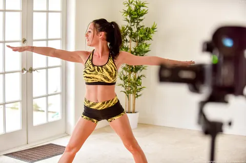 Athletic MILF Spreads Her Pussy in Yoga Poses – photo 3 of 17