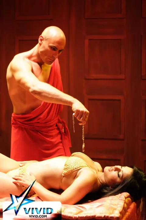 Sunny Leone: Indian Brunette MILF Poses in a Golden Bikini and Heels – photo 6 of 20