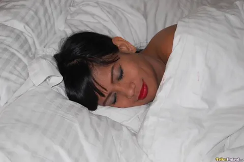 Filipina Amateur Strips Nude in a Hotel Room – photo 13 of 21