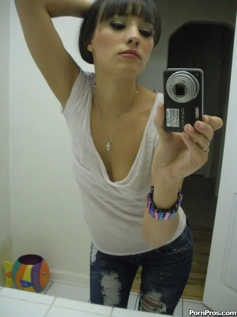 Nadia Aria: Slim Latina with Big Natural Tits Spreads in Front of a Mirror – photo 4 of 17
