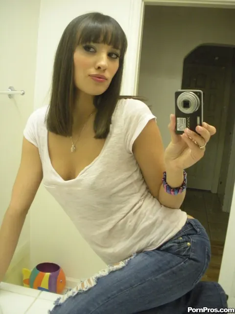 Nadia Aria: Slim Latina with Big Natural Tits Spreads in Front of a Mirror – photo 3 of 17