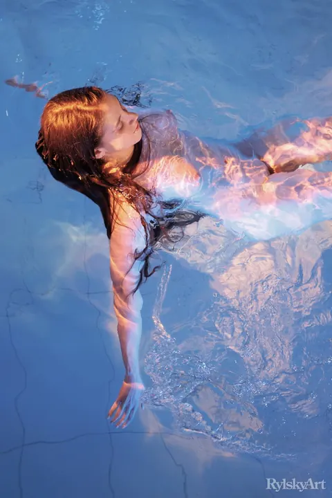 Woman Strips Out of Her Lingerie Before a Pool Dip – photo 15 of 16
