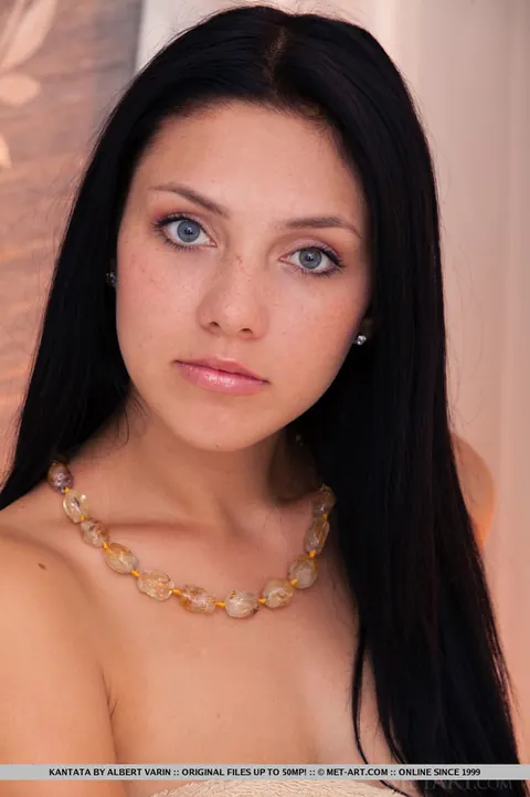 Kantata: Brunette Drops Her Robe and Spreads in the Bathroom – photo 5 of 18