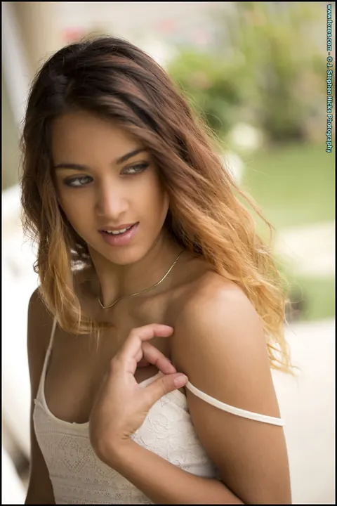 Uma Jolie: Brunette Strips Nude to Show Her Shaved Pussy and Tattoo – photo 1 of 15