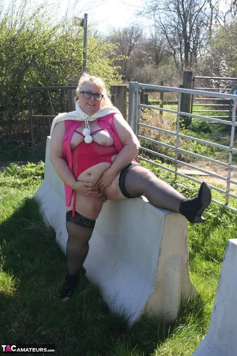 Lexie Cummings: Thick British Blonde in Lingerie Shows Off Outdoors – photo 13 of 16