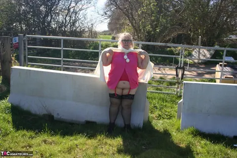 Lexie Cummings: Thick British Blonde in Lingerie Shows Off Outdoors – photo 11 of 16