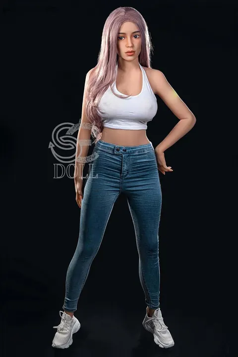 Woman with Monster Curves Undresses and Poses Nude – photo 11 of 21