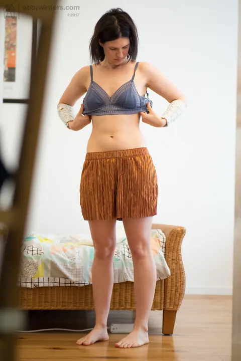 Short-Haired Woman Pulls Up Her Panties While Dressing – photo 11 of 17