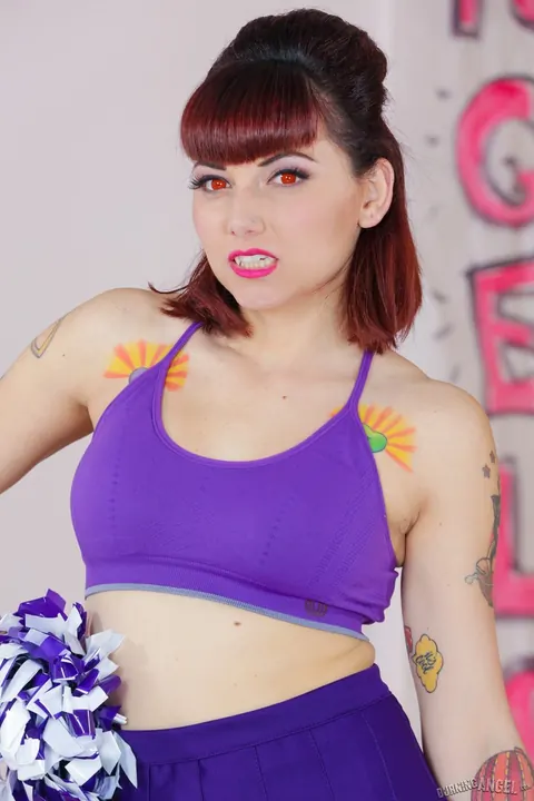 Veronica Layke: Brunette with Tattoo and Small Tits Spreads Her Pussy – photo 7 of 17