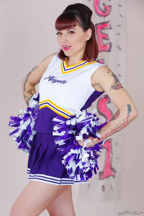 Veronica Layke: Brunette with Tattoo and Small Tits Spreads Her Pussy – photo 4 of 17