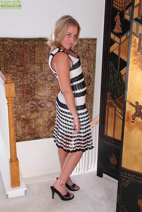 Thick Blonde MILF Slips Off Her Panties and Fingers Her Pussy – photo 1 of 16