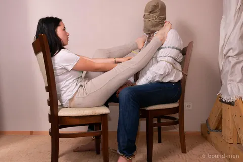 Brunette Domme Gets Her Feet Worshipped by a Bound Slave – photo 11 of 16
