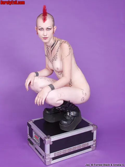 Tattooed Redhead PAWG Uses a Dildo in Her Boots – photo 20 of 20