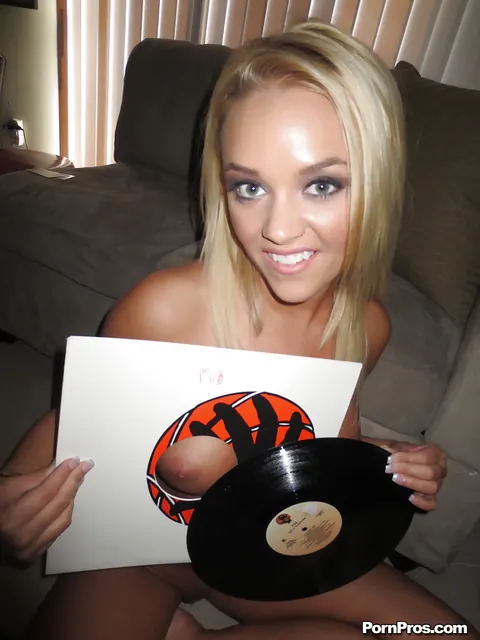 Alexis Monroe: Blonde PAWG with Big Enhanced Tits Spreads Wide – photo 8 of 16