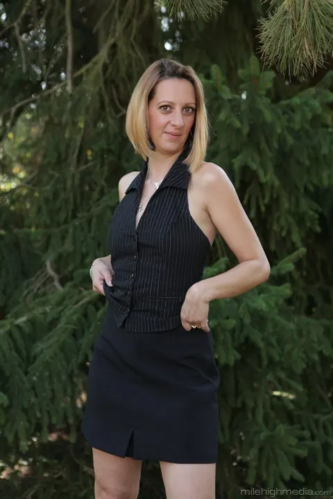 Louise Du Lac: French Blonde MILF Strips Outdoors and Fingers Her Shaved Pussy – photo 2 of 17