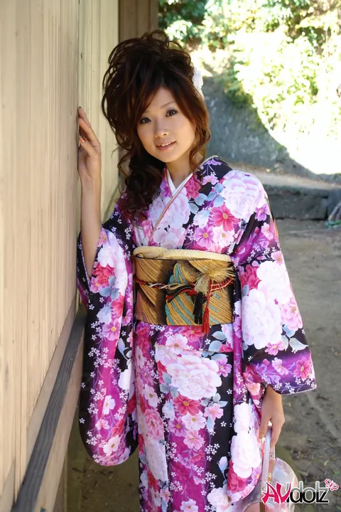 Japanese Brunette Poses in Socks and Traditional Wear – photo 6 of 15