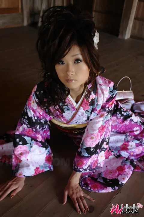 Japanese Brunette Poses in Socks and Traditional Wear – photo 15 of 15