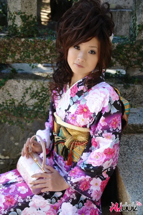 Japanese Brunette Poses in Socks and Traditional Wear – photo 7 of 15