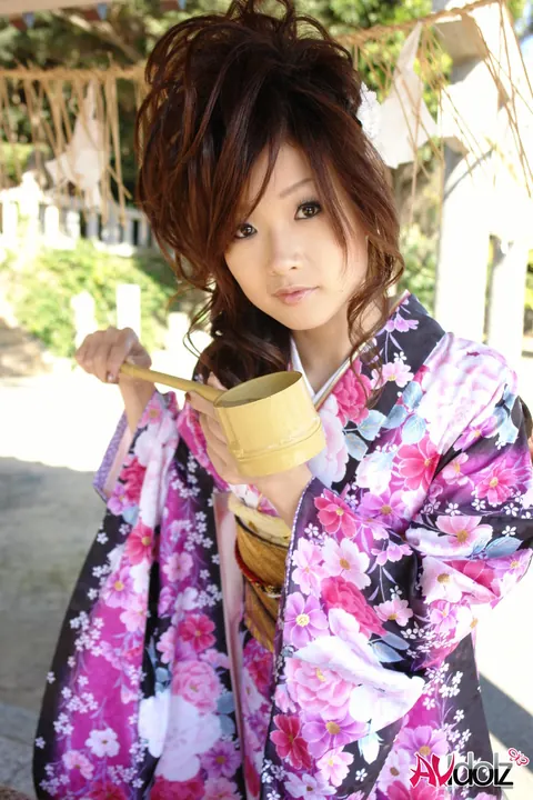 Japanese Brunette Poses in Socks and Traditional Wear – photo 10 of 15
