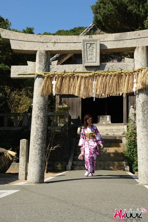 Japanese Brunette Poses in Socks and Traditional Wear – photo 11 of 15
