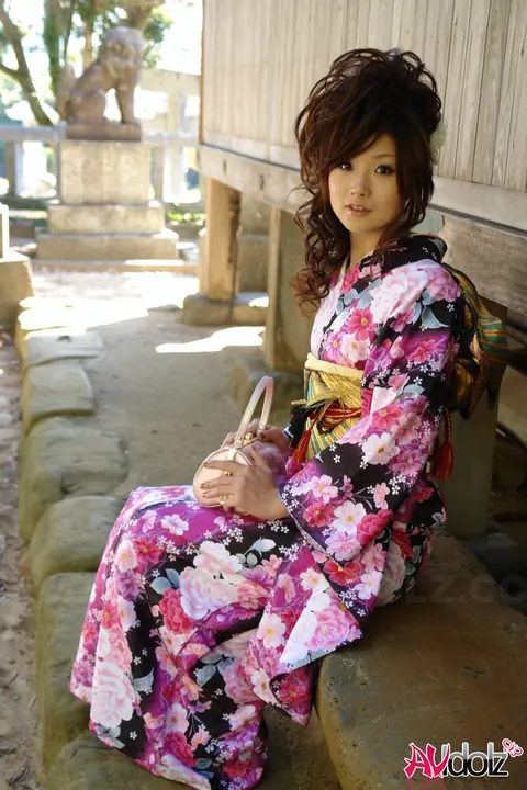 Japanese Brunette Poses in Socks and Traditional Wear – photo 4 of 15