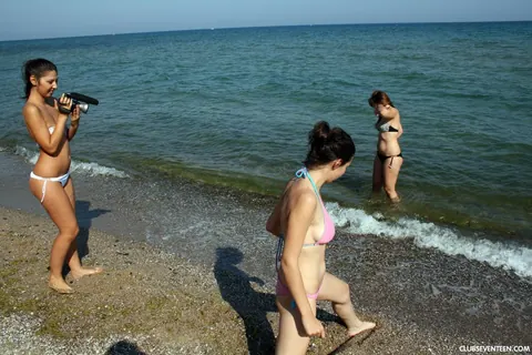 Thick Lesbians with Big Tits Lick and Finger Pussies on the Beach – photo 8 of 21