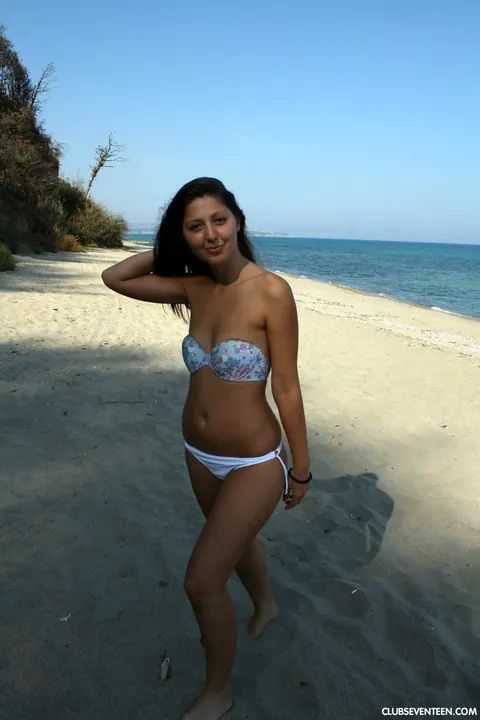 Thick Lesbians with Big Tits Lick and Finger Pussies on the Beach – photo 14 of 21