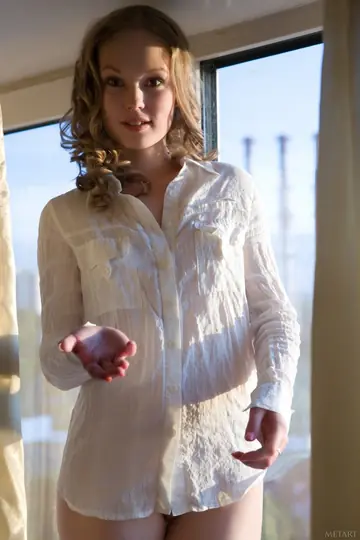 Curly-Haired Woman Undresses and Parts Her Pussy Lips