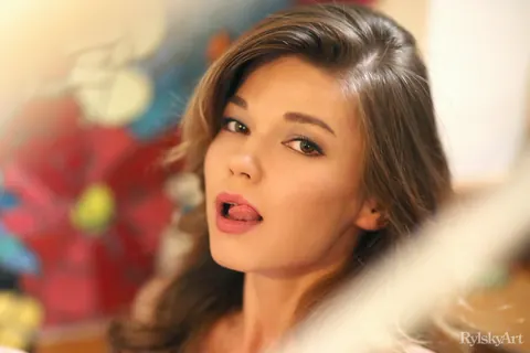Nedda: Brunette Peels Off Her Clothes and Spreads Her Pussy Wide – photo 1 of 16