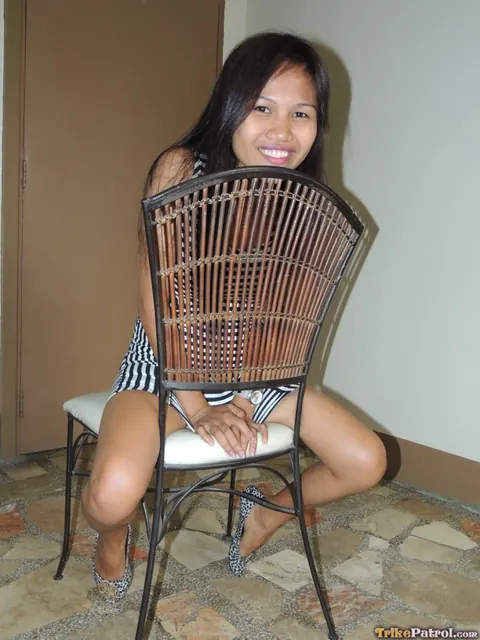 Mishelle: Petite Filipina Redhead Fucks a Man in a Motel – photo 3 of 20