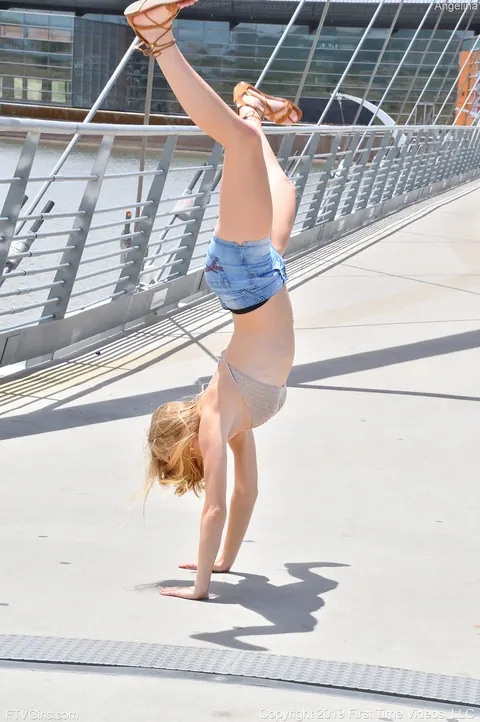 Hanna Hawthorne: Skinny Blonde Amateur Flashes Her Natural Tits in Shorts Outdoors – photo 9 of 20