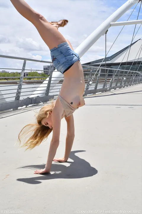 Hanna Hawthorne: Skinny Blonde Amateur Flashes Her Natural Tits in Shorts Outdoors – photo 12 of 20