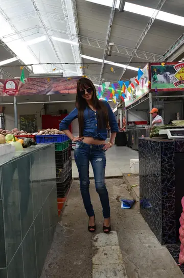 Colombian Brunette in Glasses Masturbates Outdoors
