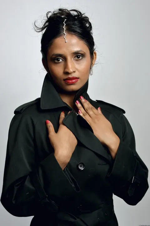 Thick Indian Woman Poses in Lingerie and Stockings – photo 1 of 15