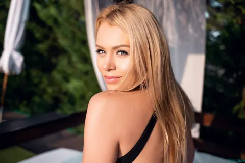 Blonde PAWG with Big Tits Poses Outdoors – photo 7 of 14