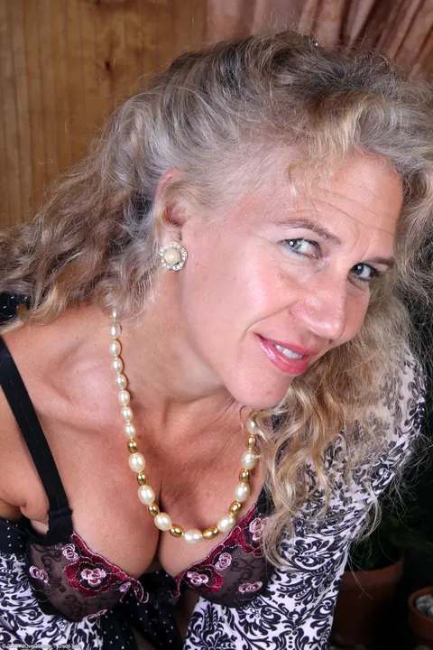 Cally Jo: Blonde MILF with Big Tits Poses in Lingerie – photo 4 of 20