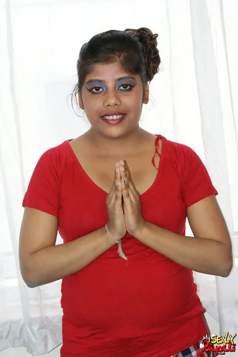 Indian BBW Undresses and Displays Her Curves on the Bed – photo 2 of 15