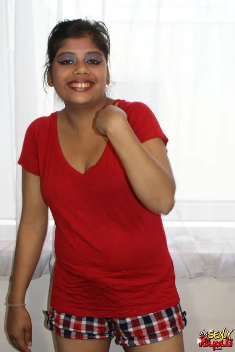 Indian BBW Undresses and Displays Her Curves on the Bed – photo 1 of 15