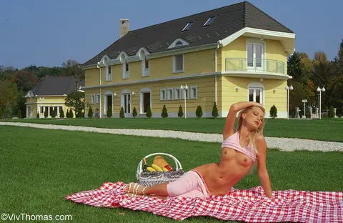 Claudia A: Blonde Undresses and Spreads Her Pussy in the Open Air – photo 4 of 20