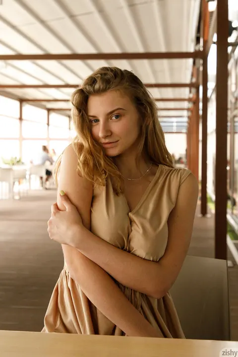 Regan Budimir: Ukrainian Brunette Flashes Her Big Natural Tits in Public – photo 5 of 12