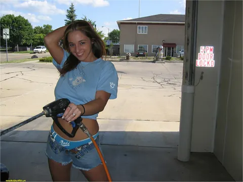 Nikki Sims: Outdoors, a Thick Brunette MILF Poses in Jeans and Panties – photo 12 of 12