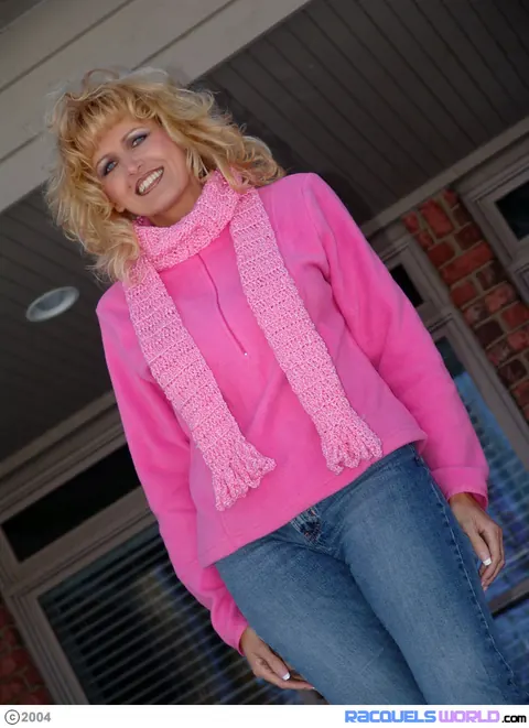 Racquel Devonshire: Thick Blonde MILF in Jeans Flashes Her Big Tits Outdoors in Snow – photo 9 of 16