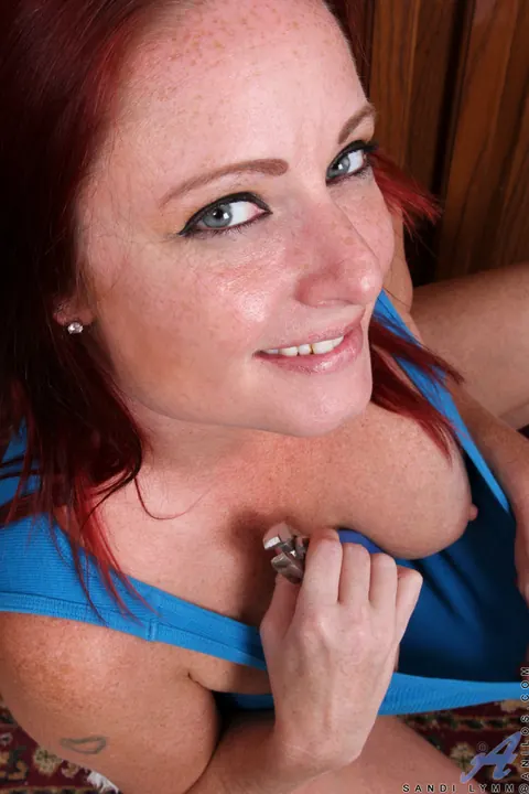 Brandie Jones: Thick Redhead MILF Gets Fucked by Plumber and Spreads in the Kitchen – photo 7 of 21