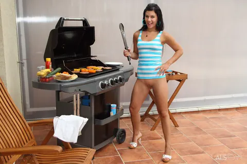 Rihanna Samuels: Tall Czech PAWG Pulls Shorts Aside and Toys in the Kitchen – photo 5 of 16