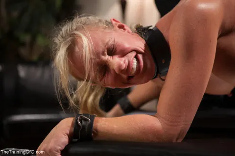 Simone Sonay: Thick Blonde MILF in Bondage Takes a Dildo and Spreads – photo 9 of 20
