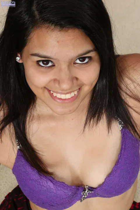 Selena Garcia: Latina in Lingerie Spreads Her Legs Wide – photo 4 of 21