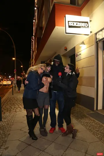 Lana Vegas – Blonde German MILF Gives Interracial Blowjob in a Threesome
