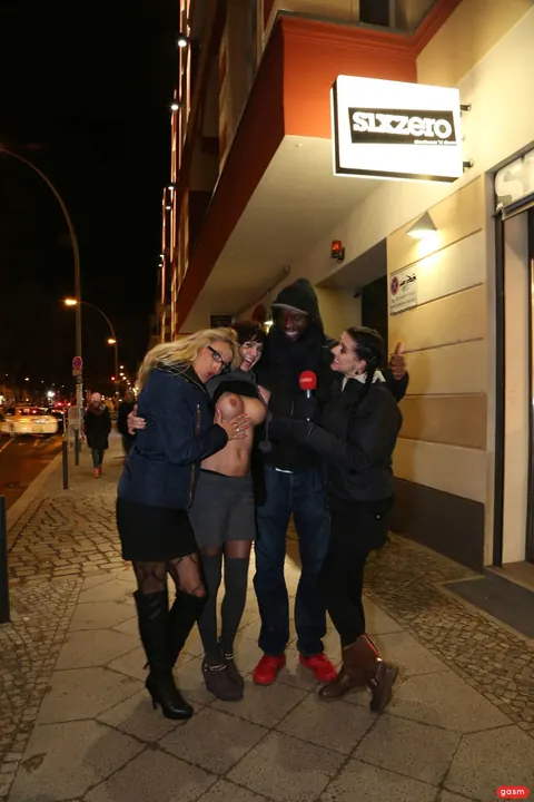 Lana Vegas: Blonde German MILF Gives Interracial Blowjob in a Threesome – photo 1 of 15