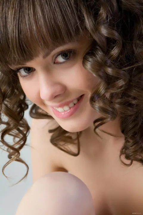 Candy Rose: Tall Russian Brunette Poses Nude and Displays Her Figure – photo 20 of 21