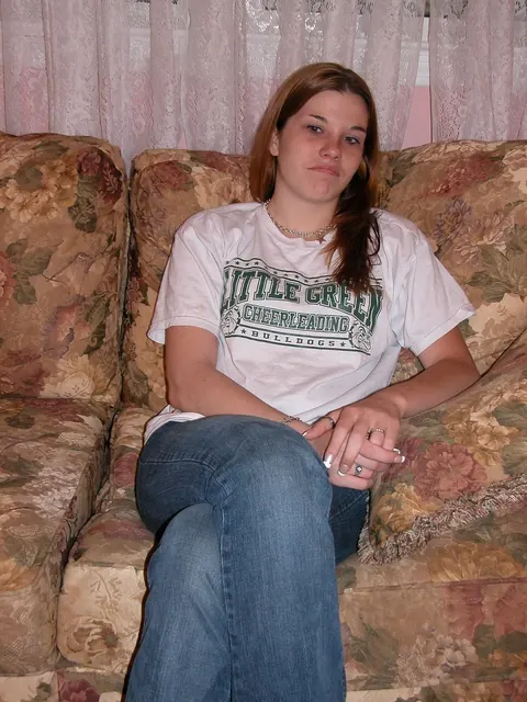 Amateur Strips Out of Her Jeans and Spreads Her Shaved Pussy – photo 4 of 21
